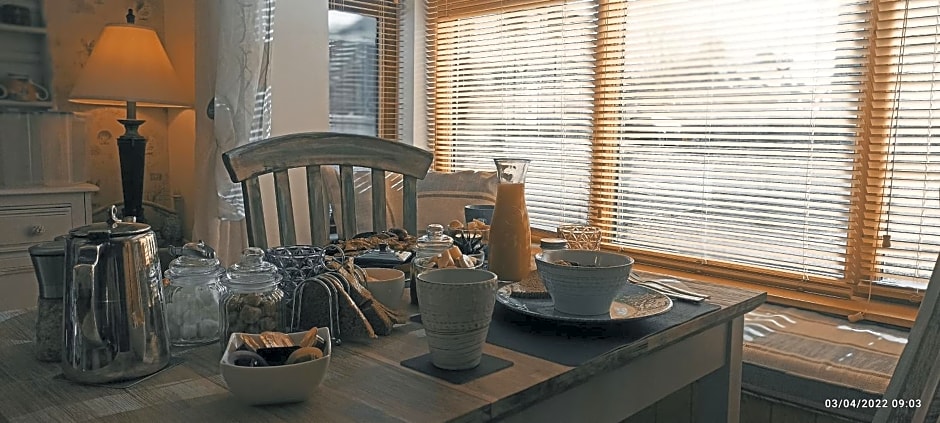 Outlander Boutique B&B King