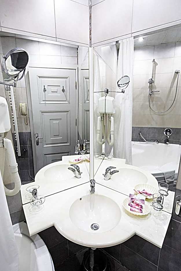 Relax Comfort Suites Hotel