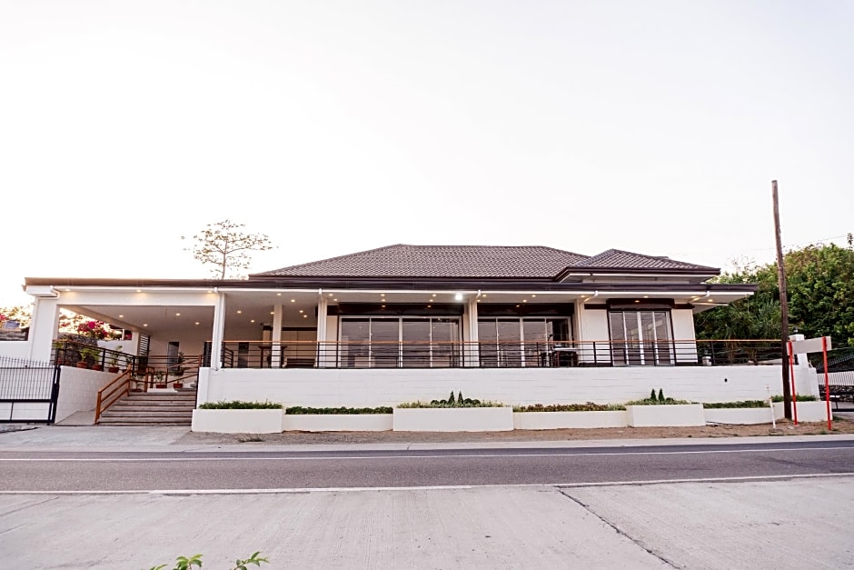 Veranda Suites and Restaurant