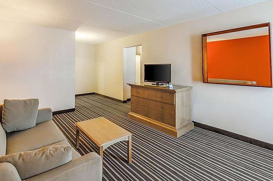 Econo Lodge Inn & Suites Norton - Wise South