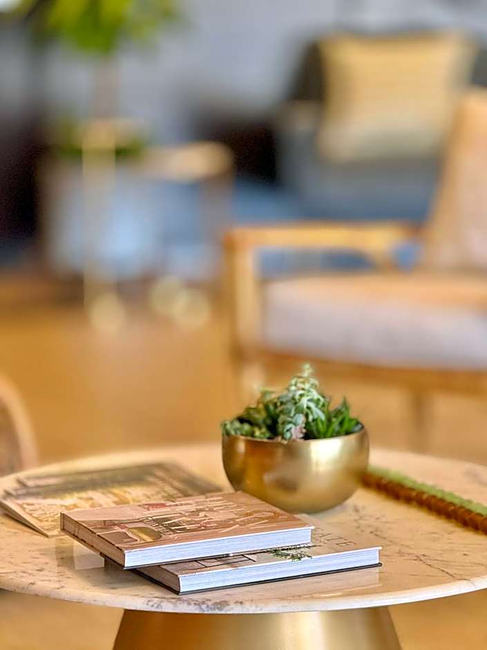 Holiday Inn Express & Suites Naples Downtown - 5th Avenue