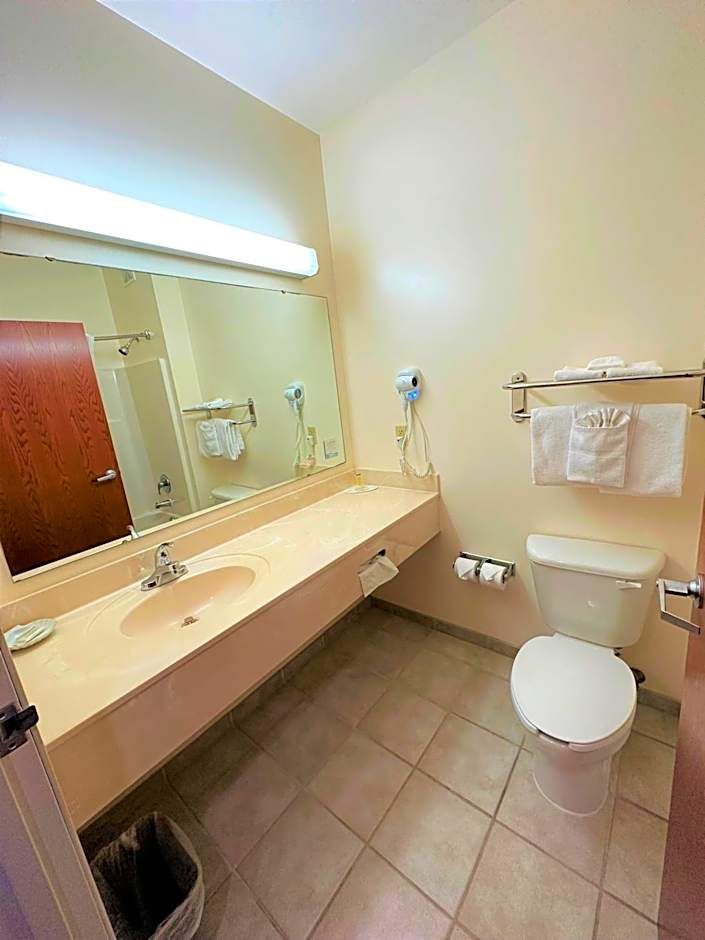 Super 8 by Wyndham Topeka at Forbes Landing