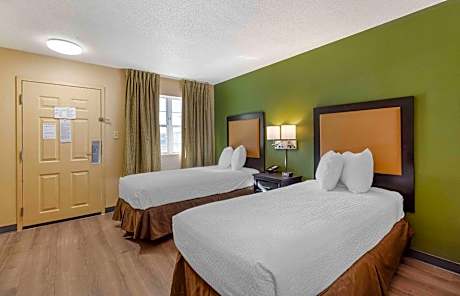 Studio with 2 Twin Beds - Non-Smoking