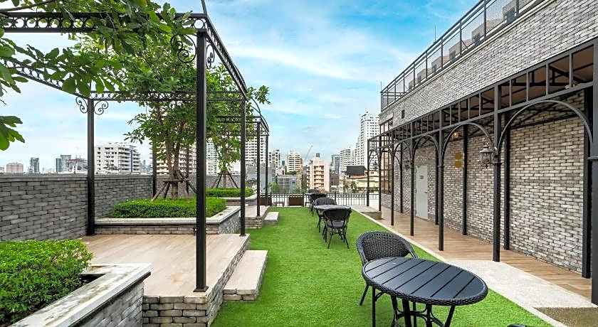 The Coach Hotel Sukhumvit