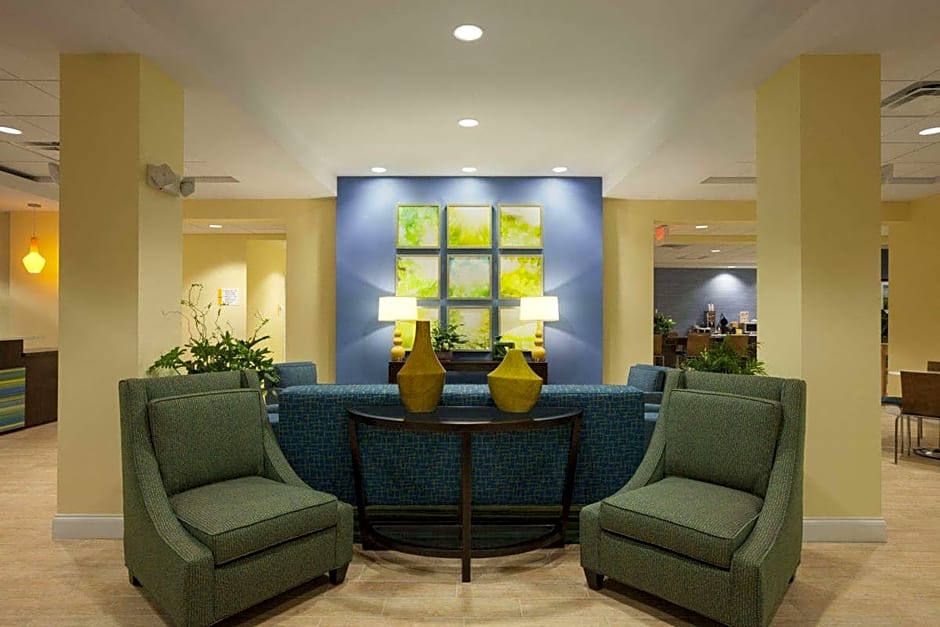 Days Inn & Suites by Wyndham Altoona