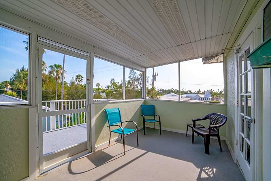 Captain's Table Hotel by Everglades Adventures
