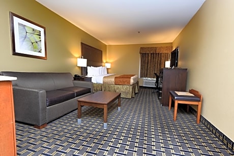 Suite-1 King Bed, High Speed Internet Access, Non-Smoking, Coffee Maker, Microwave And Refrigerator, Wet Bar, Full Breakfast