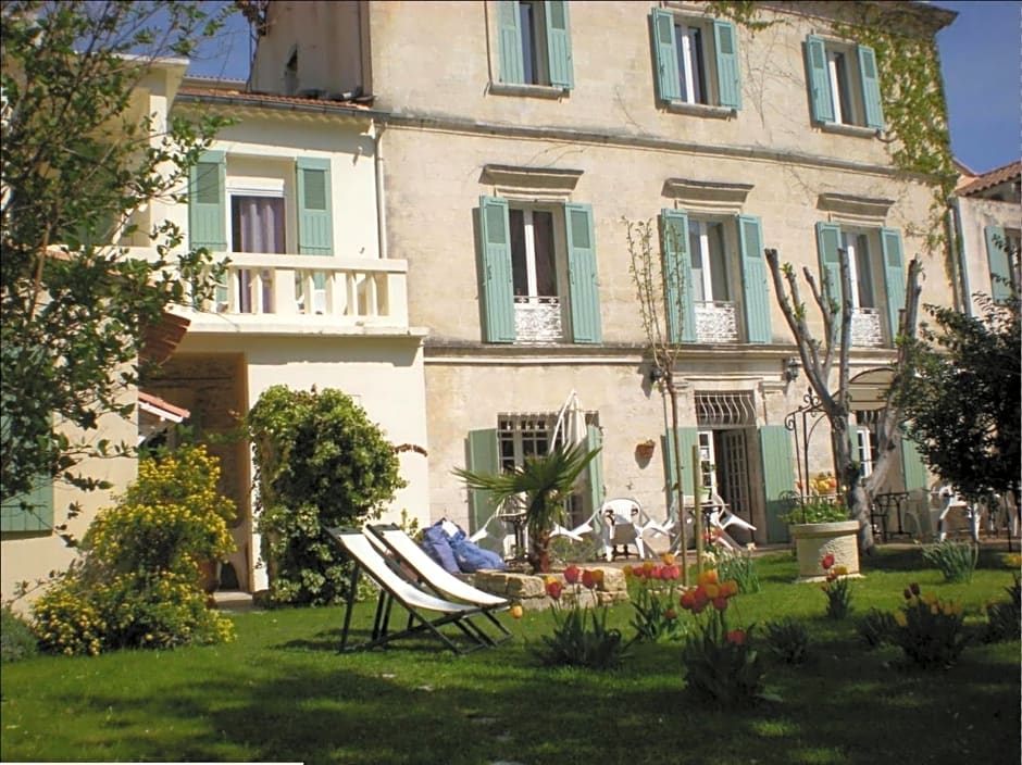Au Saint Roch - Hôtel et Jardin