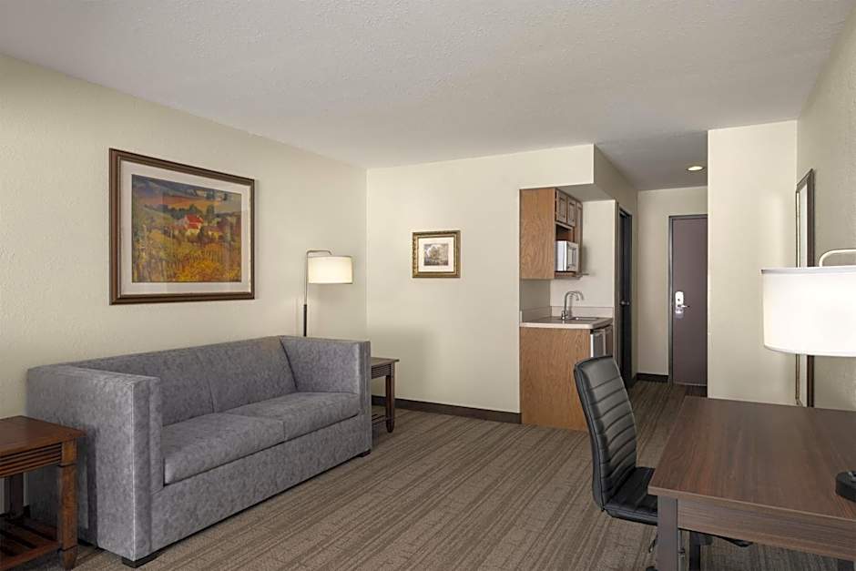 Crown Pointe Lodge; BW Signature Collection