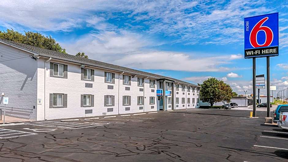 Motel 6-Wichita, KS