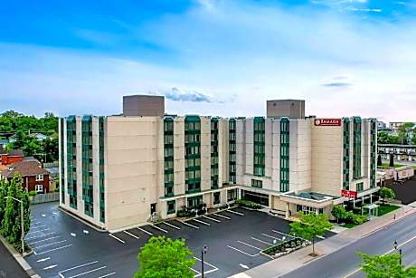 Ramada By Wyndham, Niagara Falls Near Fallsview District