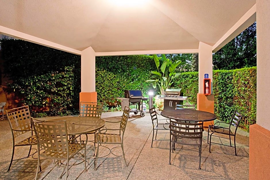 Sonesta Simply Suites Orange County Airport