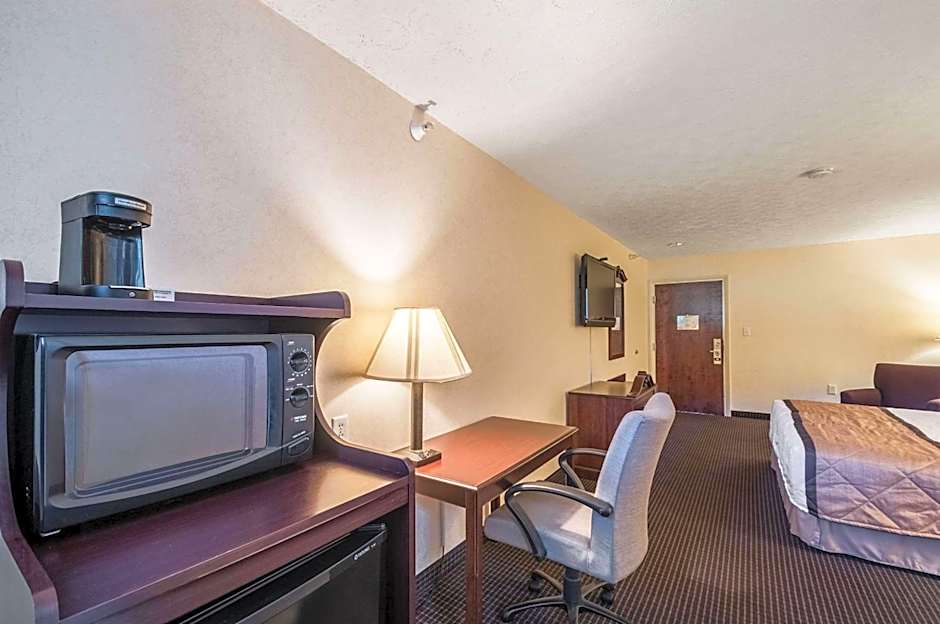 Rodeway Inn and Suites