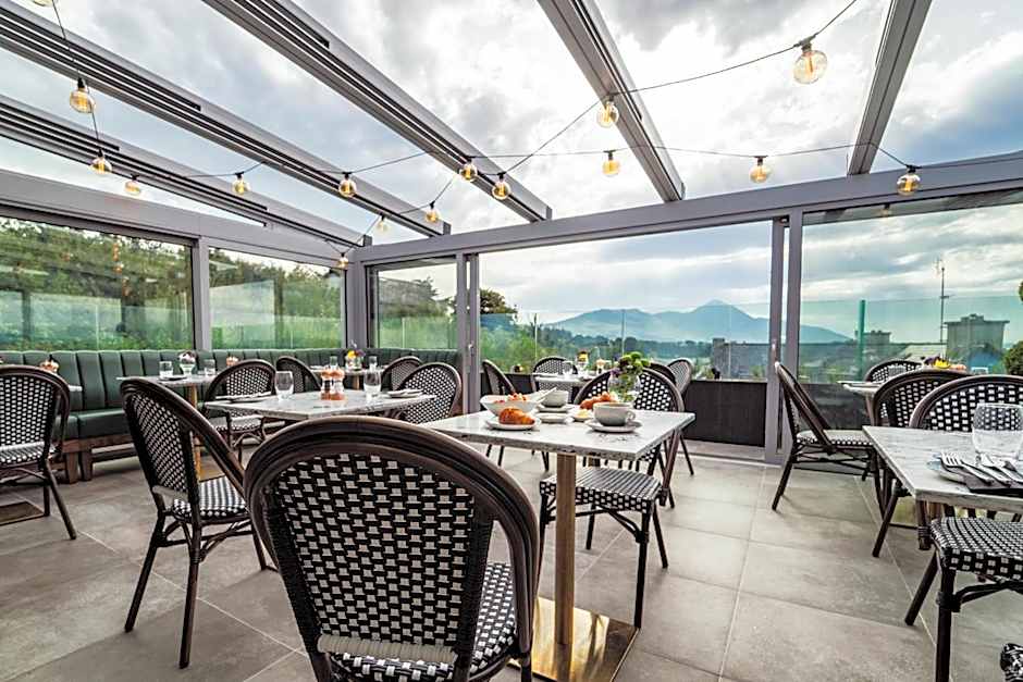 Westport Coast Hotel