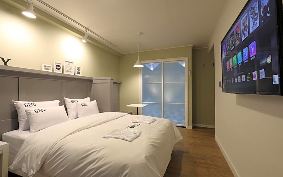 Box Hotel
