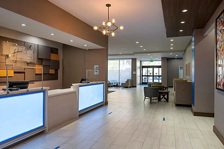 Holiday Inn Express & Suites Los Angeles Downtown West By IHG