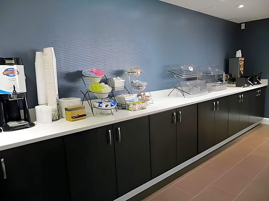 Baymont Inn & Suites Florence by Wyndham – Florence, SC