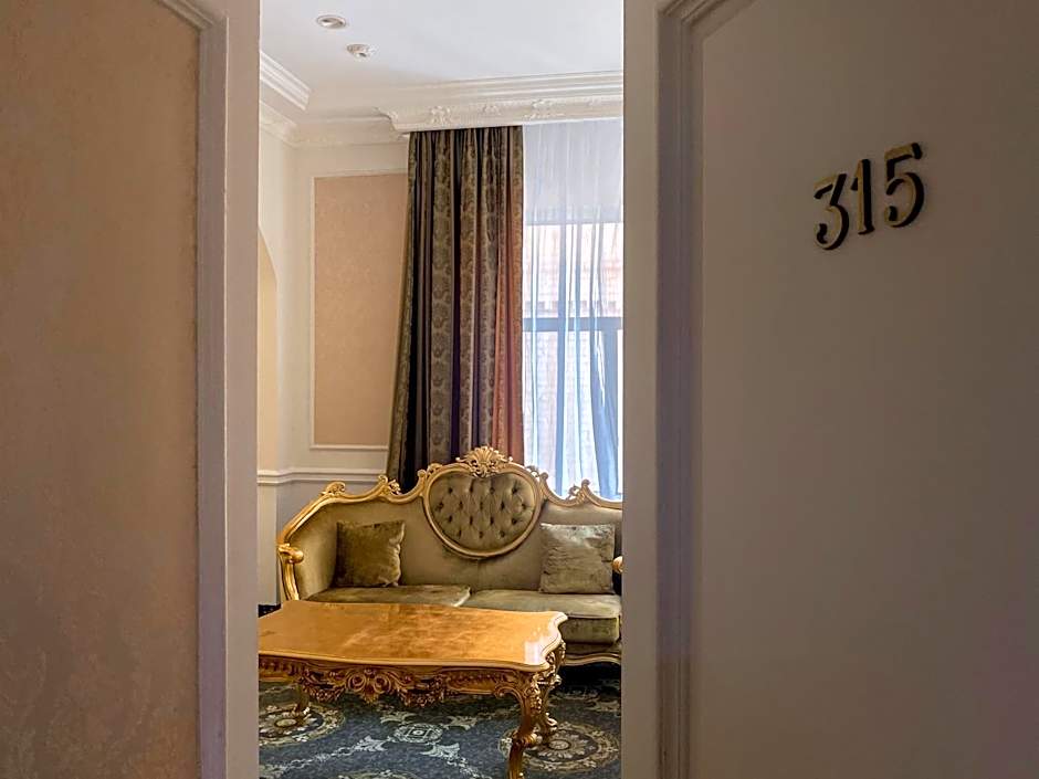 Royal Grand Hotel
