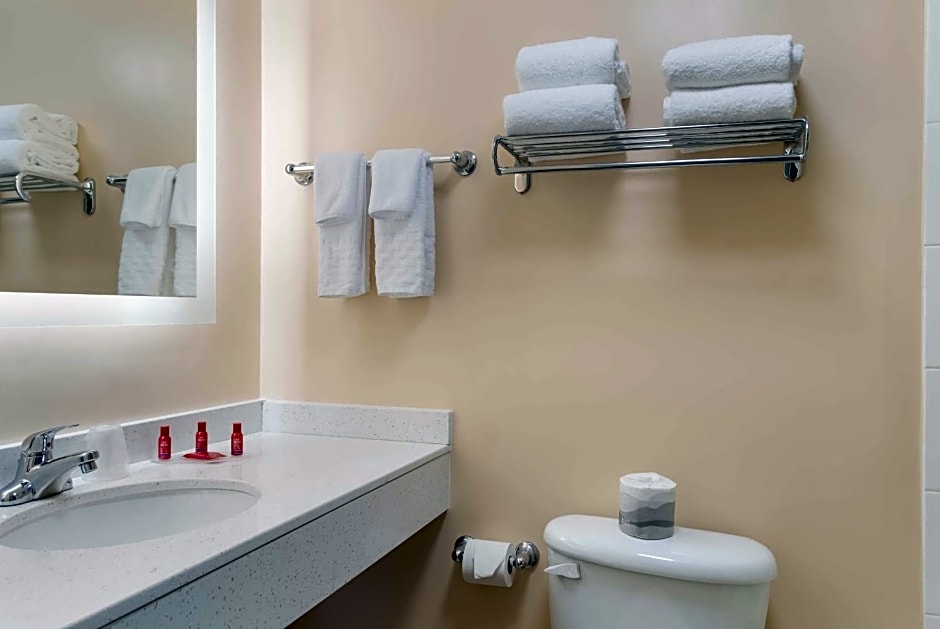 All Seasons Inn & Suites