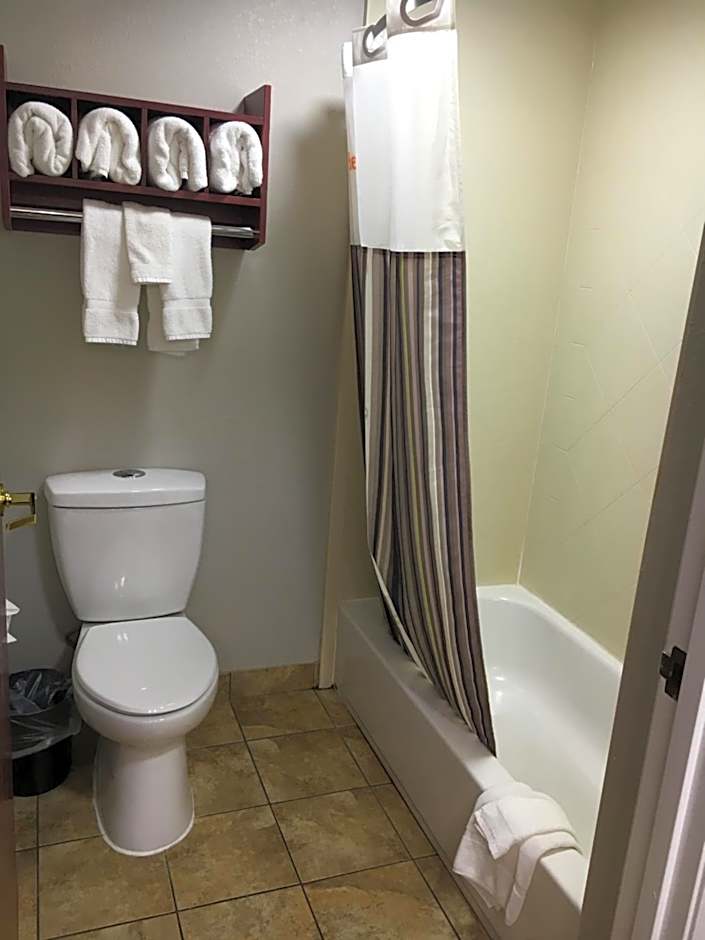 La Quinta Inn & Suites by Wyndham Louisville East