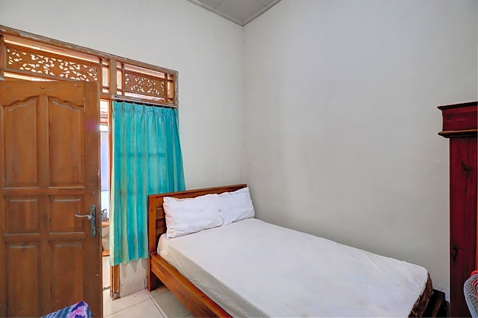 OYO Life 92838 Kost Ibu Surya