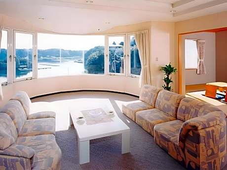 Cottage (5 Adults)