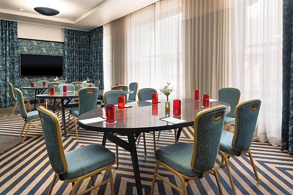 The Candler Hotel Atlanta, Curio Collection by Hilton