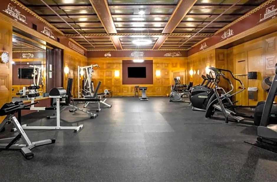 Executive Vacation Suite for 4