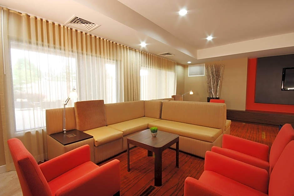 Courtyard by Marriott Chicago Bloomingdale