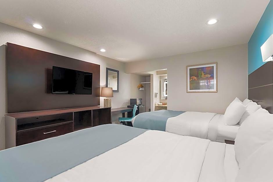 Spanish Trails Inn - Laredo Hotel