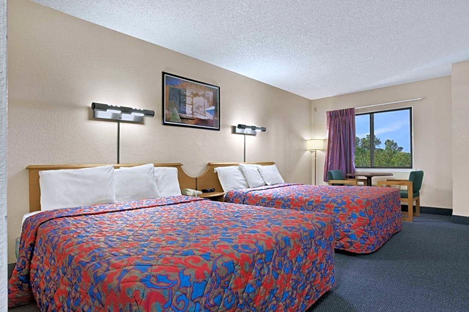 Days Inn by Wyndham Buena Park