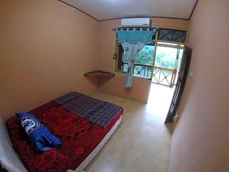 Single Room with Shared Bathroom