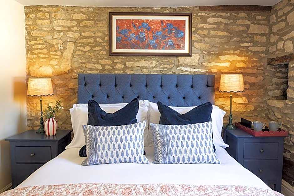 The Sheep on Sheep Street Hotel