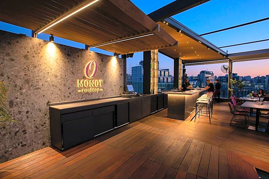 O Monot Luxury Boutique Hotel