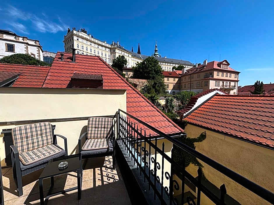 The Golden Wheel Hotel