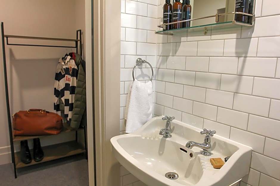 Alpine Hotel, Eat Drink Sleep