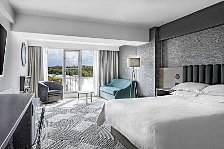 Fallsview, Juliet Balcony, Guest room, 1 King, Sofa bed, Falls view, High floor