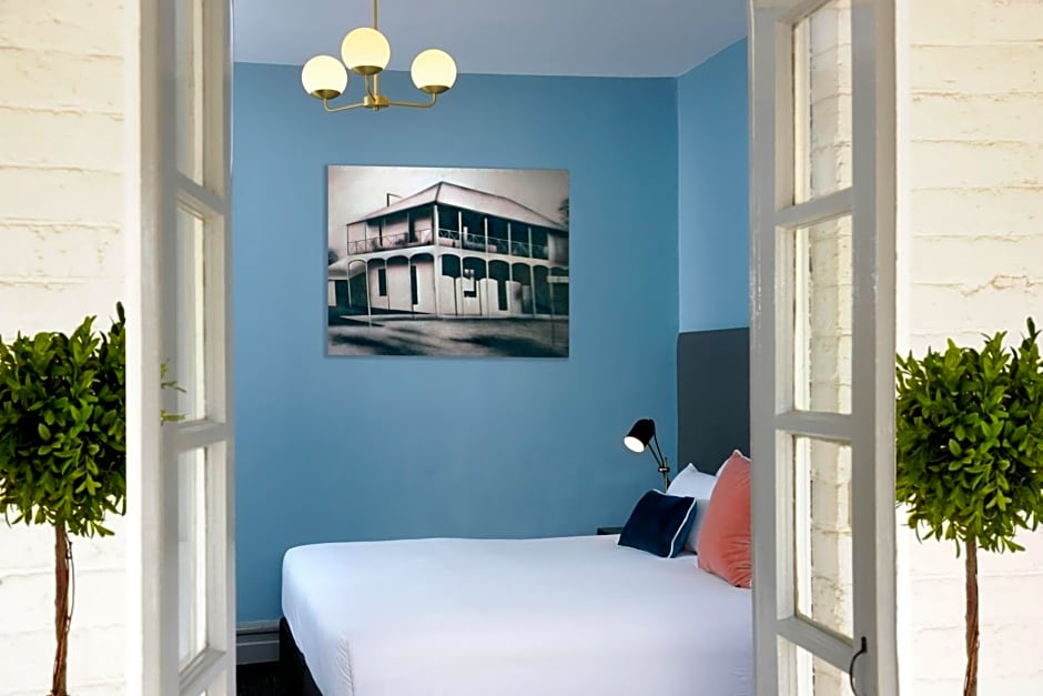 The Stirling Arms Hotel