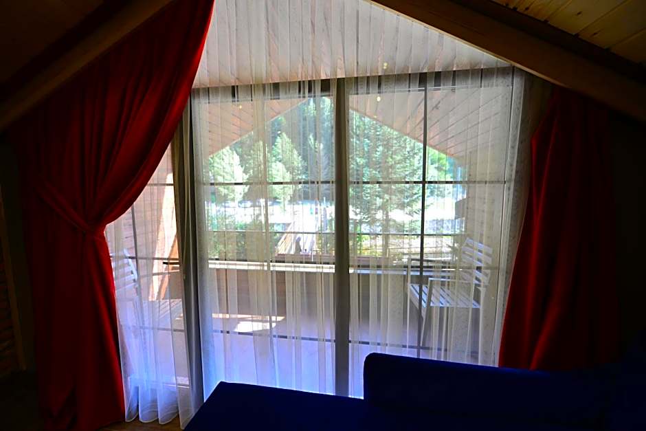 Inanlar Deluxe Hotel & Bungalow