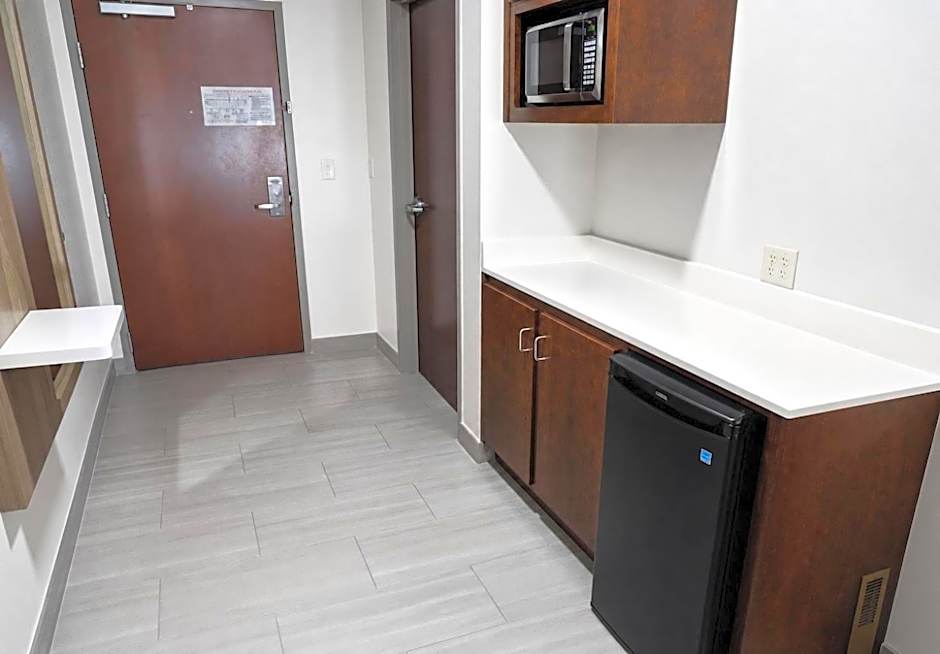 Holiday Inn Express & Suites Huntsville Airport By IHG