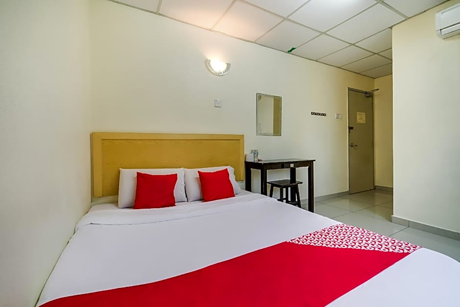 OYO 301 River Inn Hotel