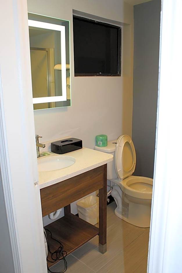 Quality Inn - On The Lake Clarksville-Boydton