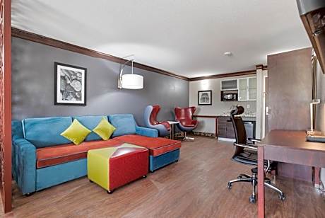 Superior King Corner Suite - Non Smoking