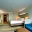 Holiday Inn Express & Suites Galesburg By IHG