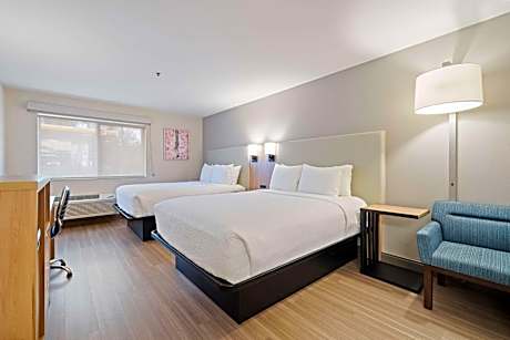 Queen Room with Two Queen Beds and Roll-In Shower - Disability Access/Non-Smoking