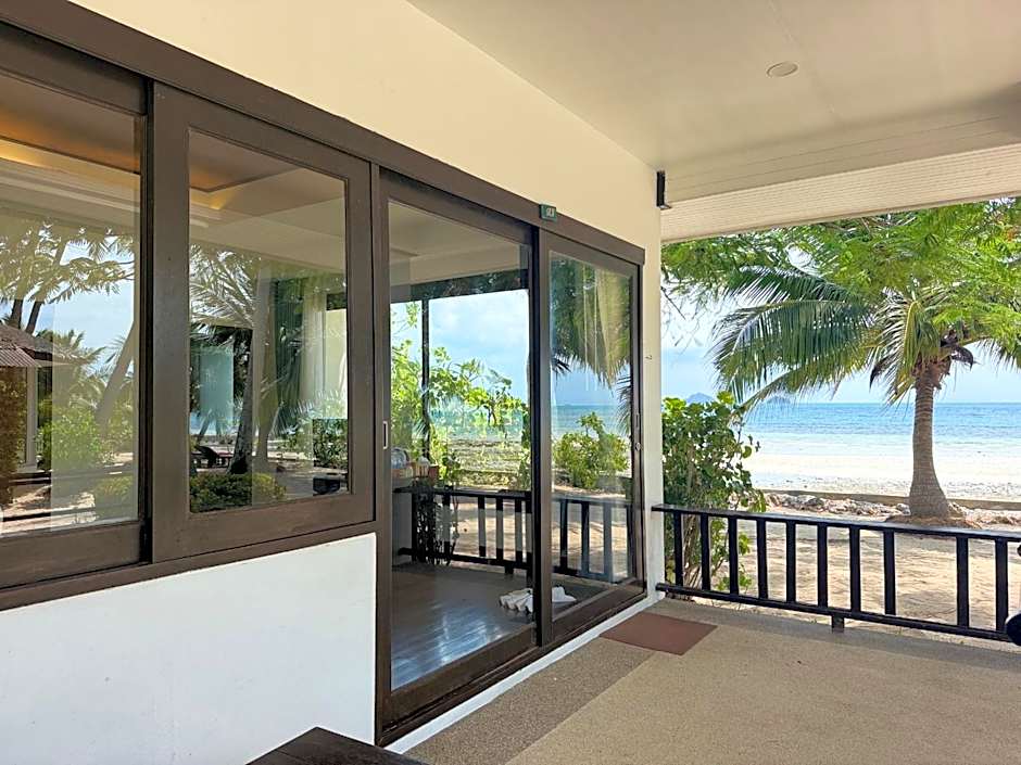 Photo 1 of 3 of Bungalow, Beachfront