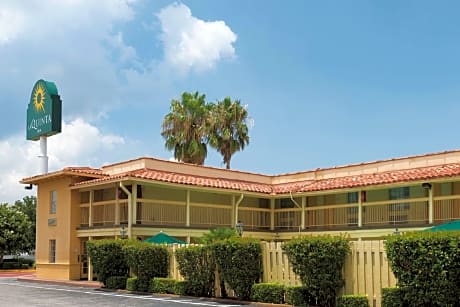 La Quinta Inn & Suites by Wyndham New Orleans Causeway