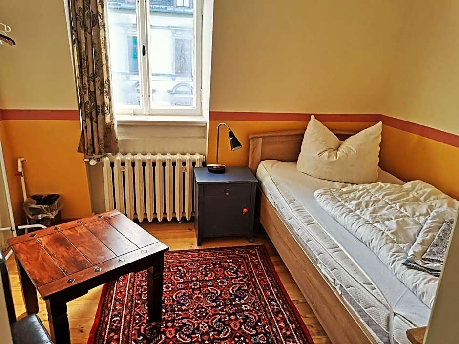 Hummel Hostel - Historische Stadtvilla mit Garten