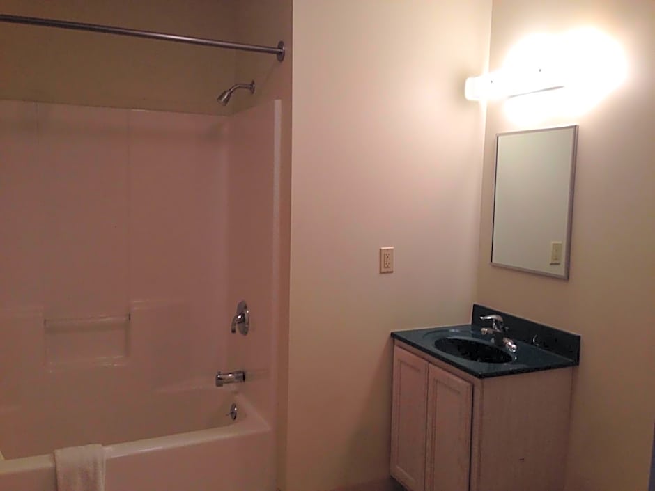 All Suites Inn Budget Host