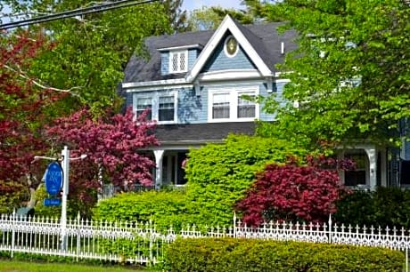 Harbor Inn